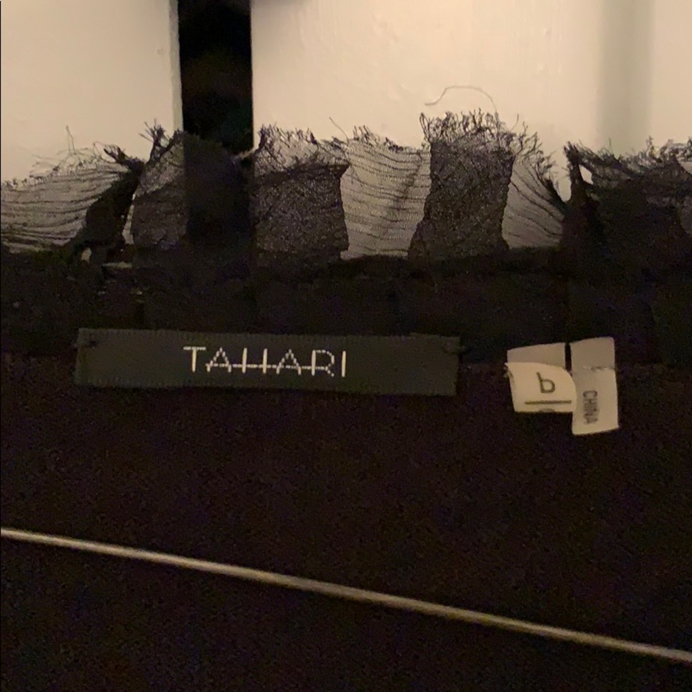TAHARI BLACK WRAP TOP WITH RUFFLE SIZE P - Picture 3 of 4